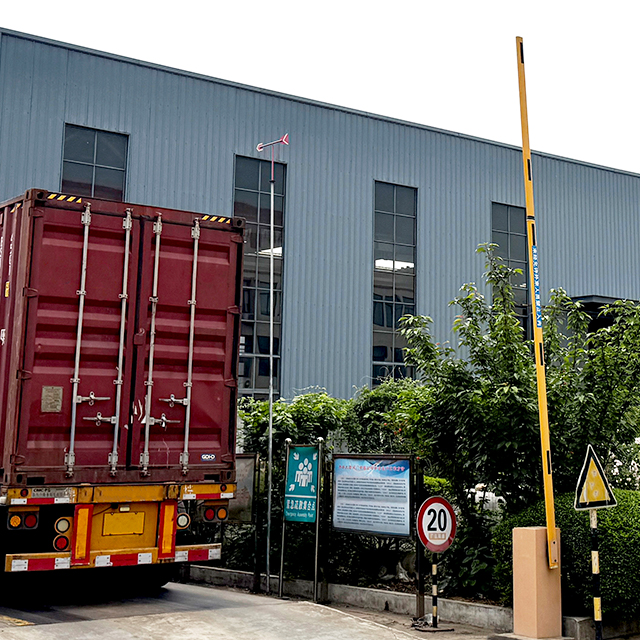 شركة Linyi Zhonghe Import and Export Co. ، Ltd. تسلم بنجاح خط الإنتاج الذكي الأول لبراعة الأثاث الراقية بسعة سنوية قدرها 100000 متر مكعب في الصين